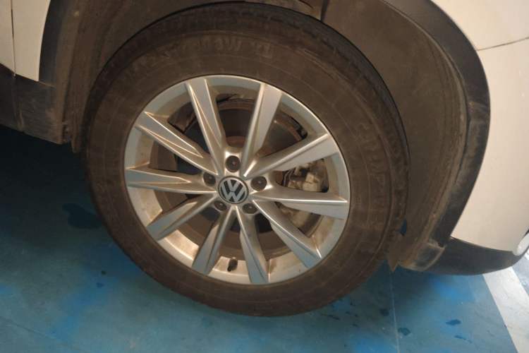 Used Volkswagen Tiguan 2016 280TSI Automatic Two-Wheel Drive Silk Road Comfort Edition Right Front Wheel Hub
