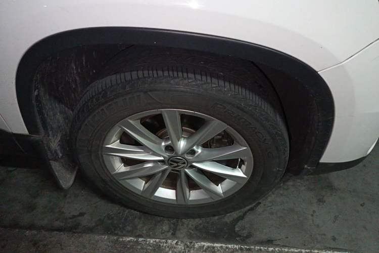 Used Volkswagen Tiguan 2016 280TSI Automatic Two-Wheel Drive Silk Road Comfort Edition Right Front Wheel Hub