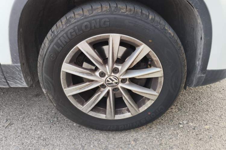 Used Volkswagen Tiguan 2016 280TSI Automatic Two-Wheel-Drive Silk Road Style Edition Right Front Wheel Hub