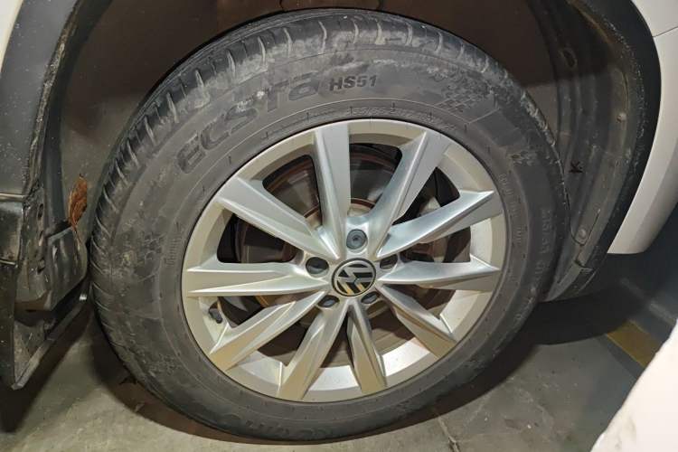 Used Volkswagen Tiguan 2016 280TSI Automatic Two-Wheel-Drive Silk Road Style Edition Right Front Wheel Hub