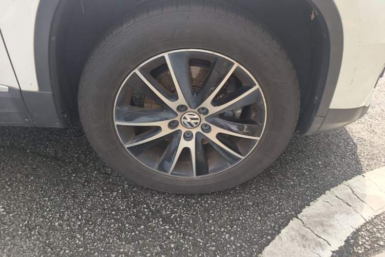 Used Volkswagen Tiguan 2016 300TSI Automatic All-Wheel Drive Luxury Edition Right Front Wheel Hub