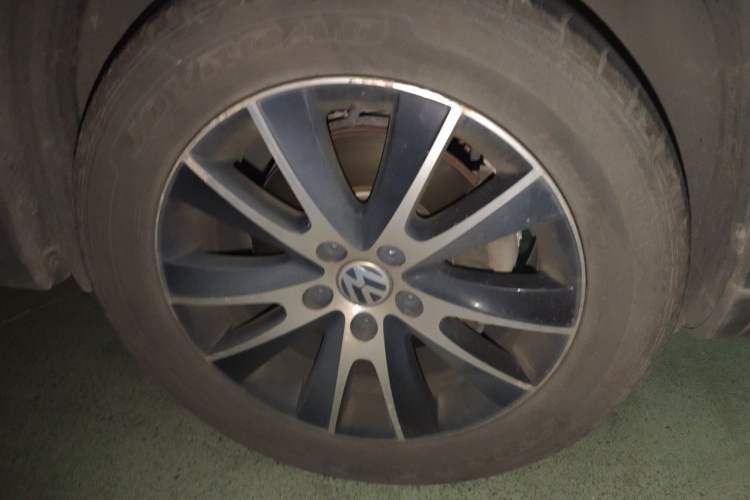 Used Volkswagen Tiguan 2016 300TSI Automatic All-Wheel Drive Luxury Edition Right Front Wheel Hub