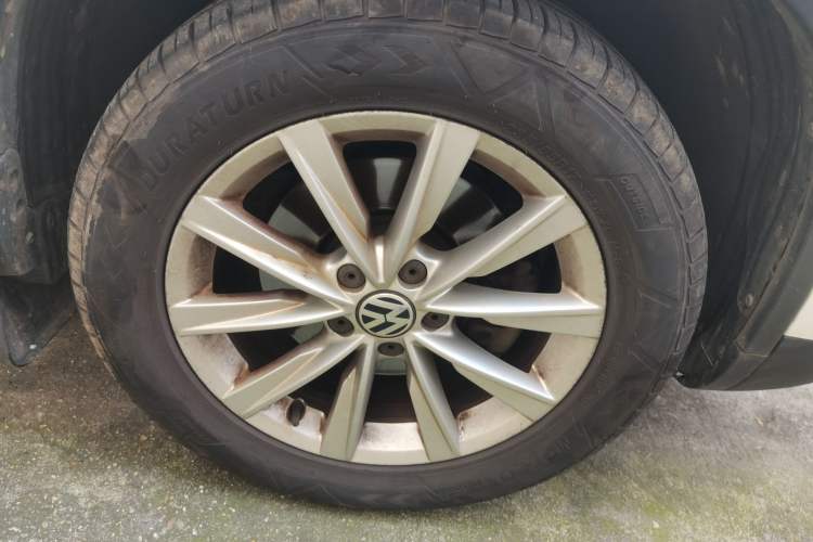 Used Volkswagen Tiguan 2016 300TSI Automatic Two-Wheel Drive Trend Edition Right Front Wheel Hub