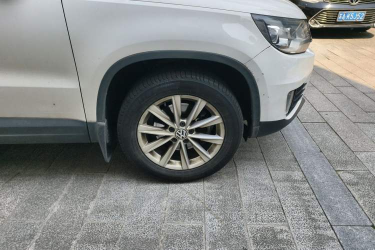 Used Volkswagen Tiguan 2016 280TSI Automatic Two-Wheel Drive Silk Road Comfort Edition Right Front Wheel Hub
