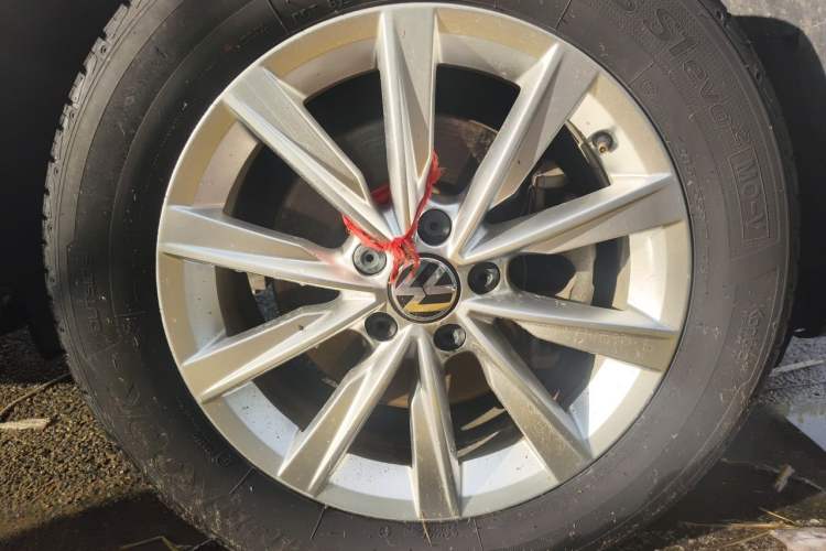Used Volkswagen Tiguan 2016 300TSI Automatic All-Wheel Drive Fashion Vision Edition Right Front Wheel Hub