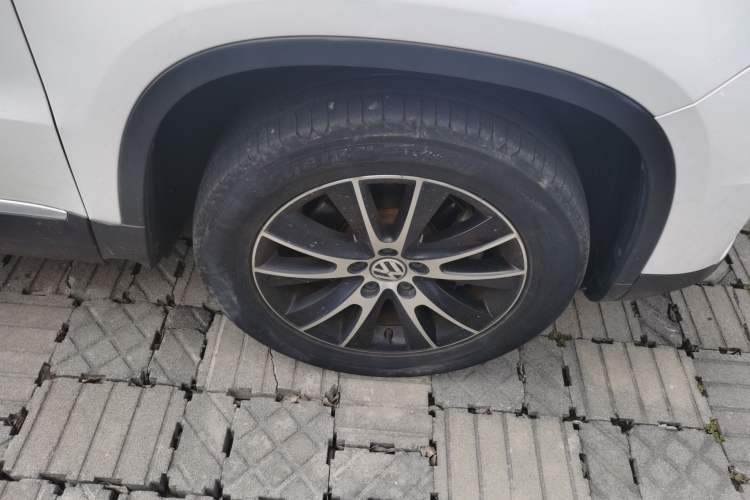 Used Volkswagen Tiguan 2016 300TSI Automatic All-Wheel Drive Luxury Edition Right Front Wheel Hub
