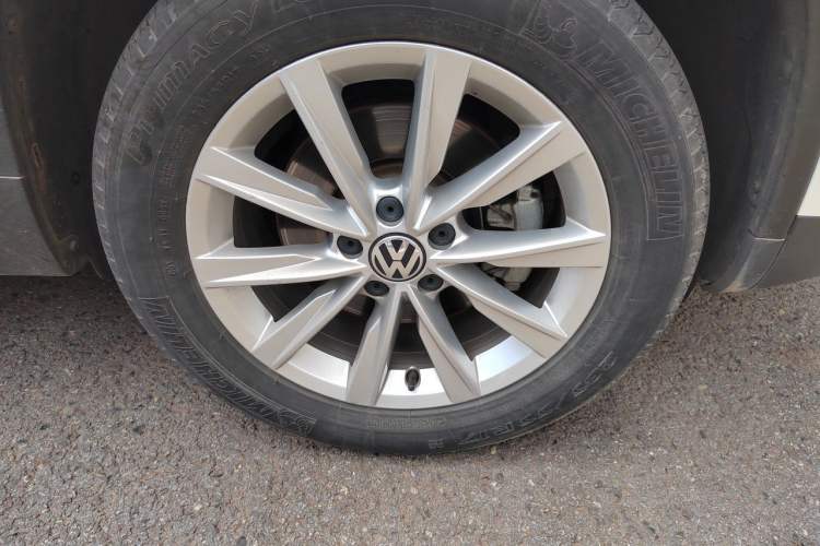 Used Volkswagen Tiguan 2016 280TSI Automatic Two-Wheel Drive Silk Road Comfort Edition Right Front Wheel Hub