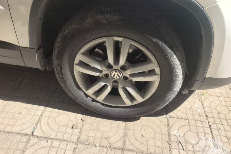 Used Volkswagen Tiguan 2016 300TSI Automatic Two-Wheel Drive Trend Edition Right Front Wheel Hub