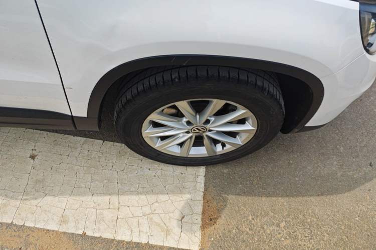 Used Volkswagen Tiguan 2016 280TSI Automatic Two-Wheel-Drive Silk Road Style Edition Right Front Wheel Hub