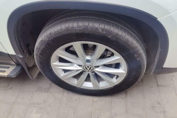Used Volkswagen Tiguan 2016 280TSI Automatic Two-Wheel-Drive Silk Road Style Edition Right Front Wheel Hub