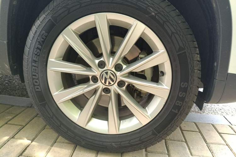 Used Volkswagen Tiguan 2016 280TSI Automatic Two-Wheel Drive Silk Road Comfort Edition Right Front Wheel Hub