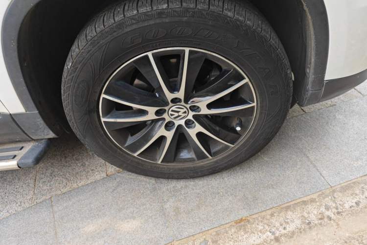 Used Volkswagen Tiguan 2016 300TSI Automatic All-Wheel Drive Luxury Edition Right Front Wheel Hub