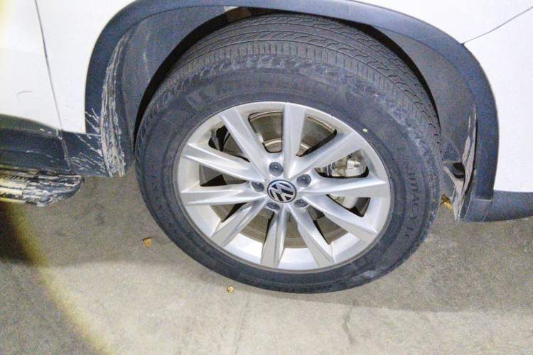 Used Volkswagen Tiguan 2016 280TSI Automatic Two-Wheel-Drive Silk Road Style Edition Right Front Wheel Hub