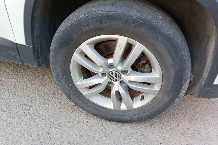 Used Volkswagen Tiguan 2016 300TSI Manual Two-Wheel Drive Trend Edition Right Front Wheel Hub