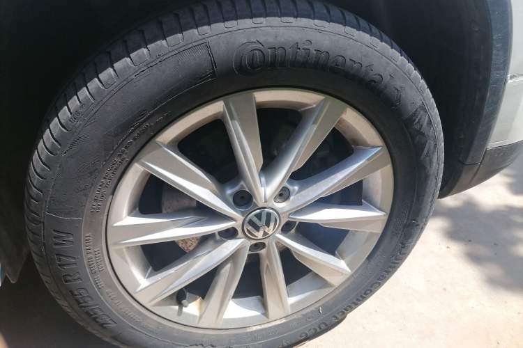 Used Volkswagen Tiguan 2016 280TSI Automatic Two-Wheel-Drive Silk Road Style Edition Right Front Wheel Hub