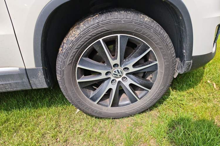 Used Volkswagen Tiguan 2016 300TSI Automatic All-Wheel Drive Luxury Edition Right Front Wheel Hub