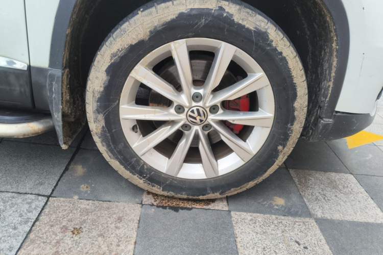 Used Volkswagen Tiguan 2016 280TSI Automatic Two-Wheel Drive Silk Road Comfort Edition Right Front Wheel Hub