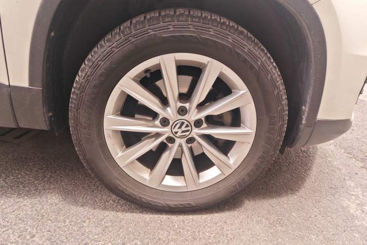Used Volkswagen Tiguan 2016 300TSI Automatic All-Wheel Drive Fashion Vision Edition Right Front Wheel Hub