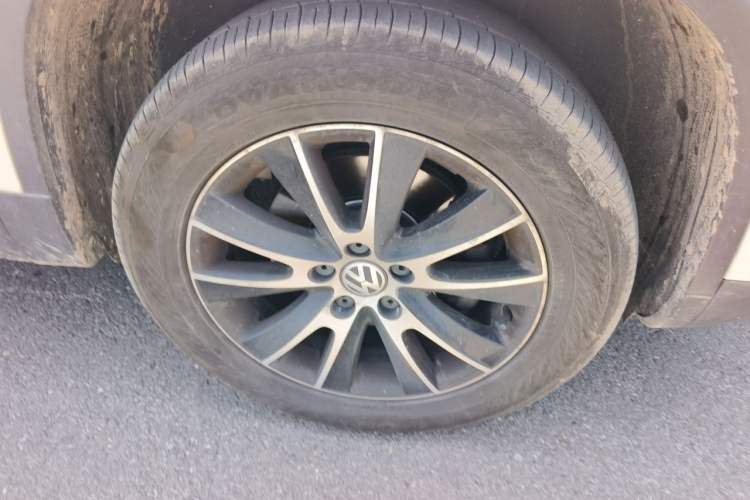 Used Volkswagen Tiguan 2016 330TSI Automatic All-Wheel Drive Luxury Edition Right Front Wheel Hub