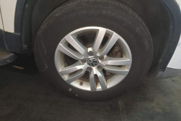 Used Volkswagen Tiguan 2016 300TSI Automatic Two-Wheel Drive Trend Edition Right Front Wheel Hub