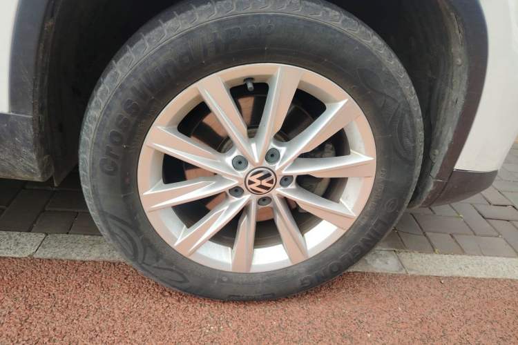 Used Volkswagen Tiguan 2016 280TSI Automatic Two-Wheel-Drive Silk Road Style Edition Right Front Wheel Hub