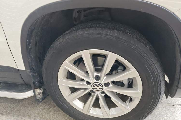 Used Volkswagen Tiguan 2016 280TSI Automatic Two-Wheel Drive Silk Road Comfort Edition Right Front Wheel Hub