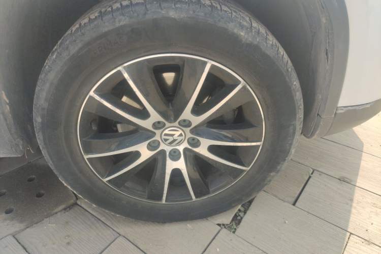 Used Volkswagen Tiguan 2016 300TSI Automatic All-Wheel Drive Fashion Vision Edition Right Front Wheel Hub