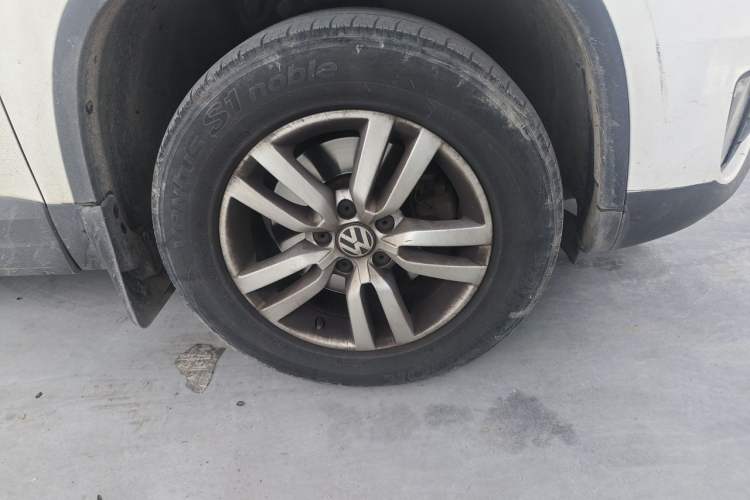 Used Volkswagen Tiguan 2016 300TSI Automatic Two-Wheel Drive Trend Edition Right Front Wheel Hub