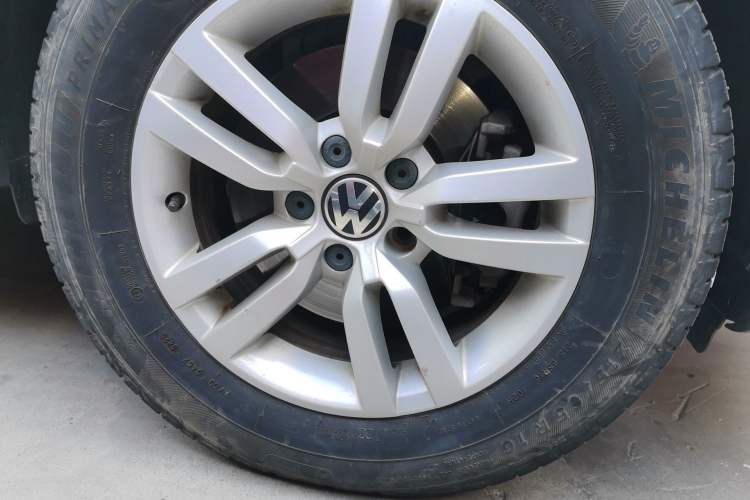 Used Volkswagen Tiguan 2016 300TSI Automatic Two-Wheel Drive Trend Edition Right Front Wheel Hub