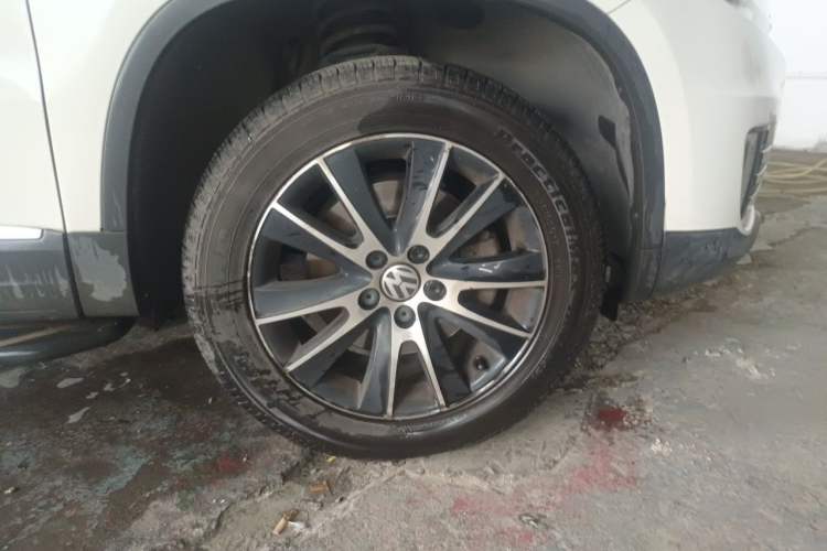 Used Volkswagen Tiguan 2016 300TSI Automatic All-Wheel Drive Luxury Edition Right Front Wheel Hub