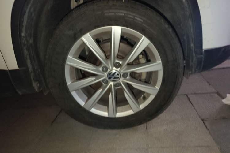 Used Volkswagen Tiguan 2016 300TSI Automatic Two-Wheel Drive Comfort Edition Right Front Wheel Hub