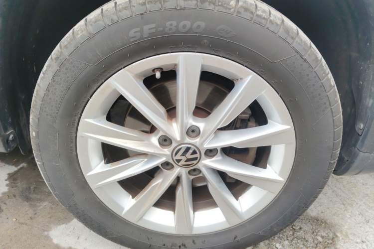Used Volkswagen Tiguan 2016 280TSI Automatic Two-Wheel Drive Silk Road Comfort Edition Right Front Wheel Hub