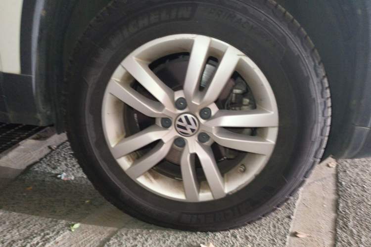 Used Volkswagen Tiguan 2016 300TSI Automatic Two-Wheel Drive Trend Edition Right Front Wheel Hub