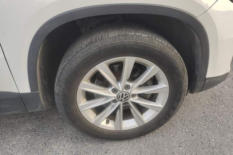 Used Volkswagen Tiguan 2016 280TSI Automatic Two-Wheel-Drive Silk Road Style Edition Right Front Wheel Hub