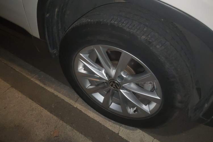Used Volkswagen Tiguan 2016 300TSI Automatic Two-Wheel Drive Comfort Edition Right Front Wheel Hub