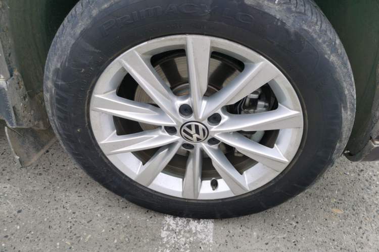Used Volkswagen Tiguan 2016 280TSI Automatic Two-Wheel Drive Silk Road Comfort Edition Right Front Wheel Hub