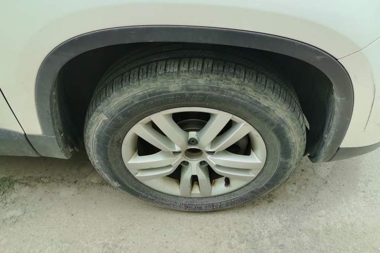 Used Volkswagen Tiguan 2016 300TSI Automatic Two-Wheel Drive Trend Edition Right Front Wheel Hub
