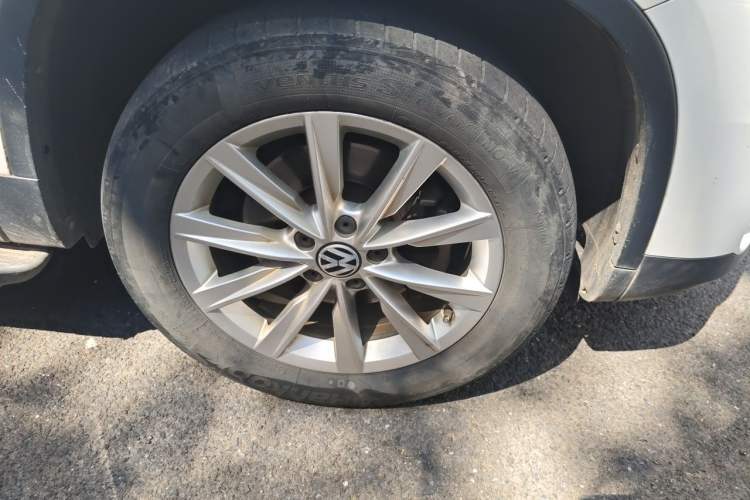 Used Volkswagen Tiguan 2016 280TSI Automatic Two-Wheel-Drive Silk Road Style Edition Right Front Wheel Hub