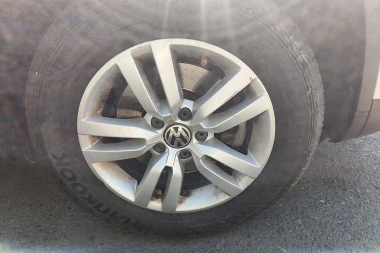 Used Volkswagen Tiguan 2016 300TSI Automatic Two-Wheel Drive Trend Edition Right Front Wheel Hub