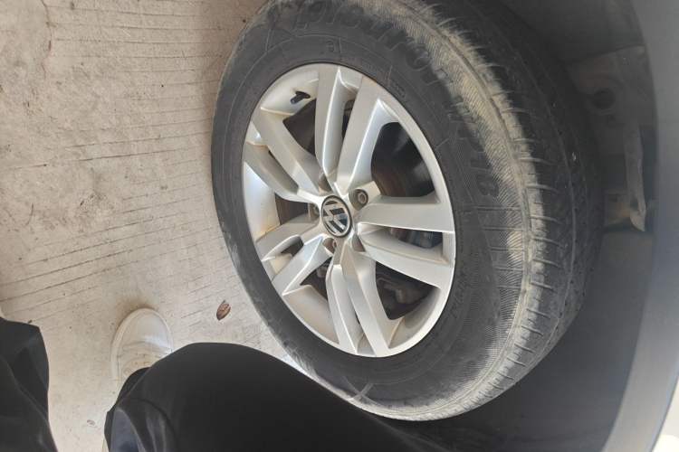 Used Volkswagen Tiguan 2016 300TSI Automatic Two-Wheel Drive Trend Edition Right Front Wheel Hub
