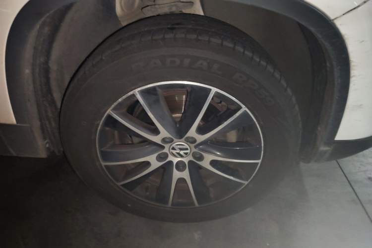 Used Volkswagen Tiguan 2016 300TSI Automatic All-Wheel Drive Luxury Edition Right Front Wheel Hub