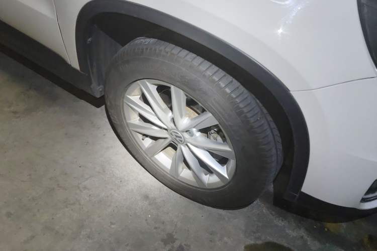 Used Volkswagen Tiguan 2016 280TSI Automatic Two-Wheel Drive Silk Road Comfort Edition Right Front Wheel Hub