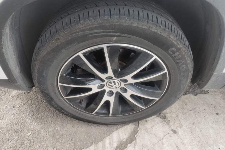 Used Volkswagen Tiguan 2016 300TSI Automatic All-Wheel Drive Luxury Edition Right Front Wheel Hub