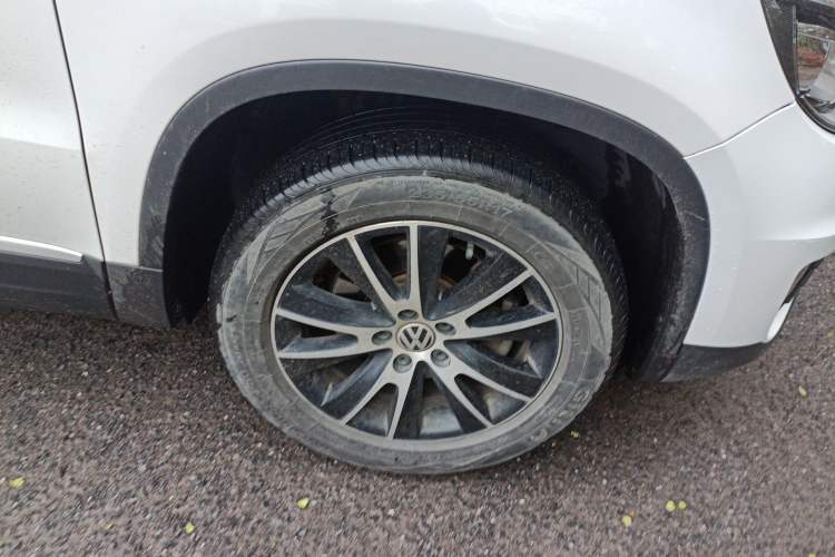 Used Volkswagen Tiguan 2016 300TSI Automatic All-Wheel Drive Luxury Edition Right Front Wheel Hub