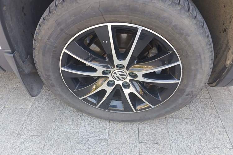 Used Volkswagen Tiguan 2016 300TSI Automatic All-Wheel Drive Luxury Edition Right Front Wheel Hub