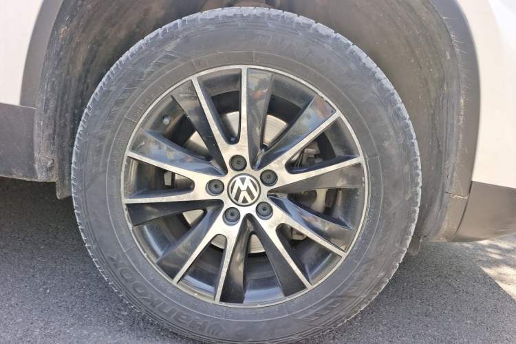 Used Volkswagen Tiguan 2016 300TSI Automatic Two-Wheel Drive Luxury Edition Right Front Wheel Hub