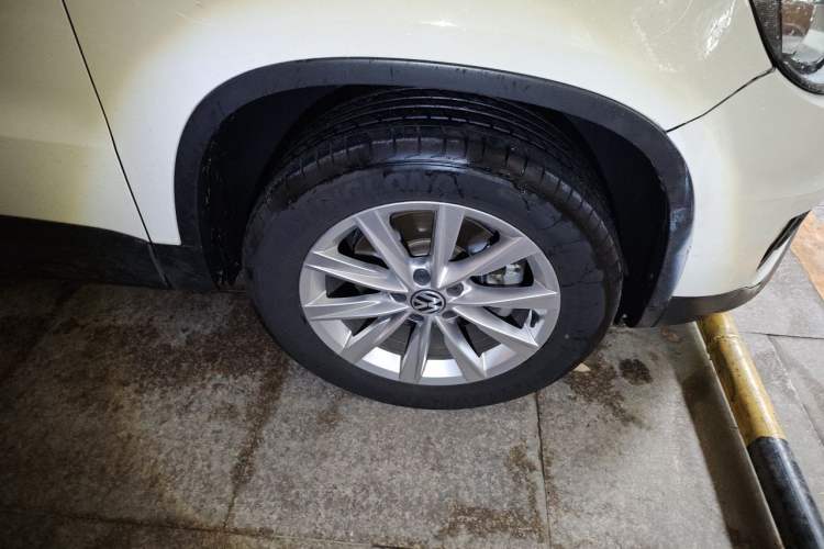 Used Volkswagen Tiguan 2016 280TSI Automatic Two-Wheel-Drive Silk Road Style Edition Right Front Wheel Hub