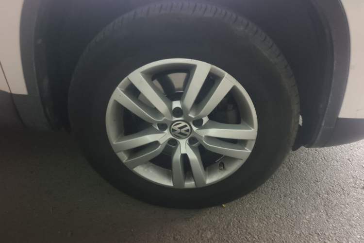 Used Volkswagen Tiguan 2016 300TSI Automatic Two-Wheel Drive Trend Edition Right Front Wheel Hub