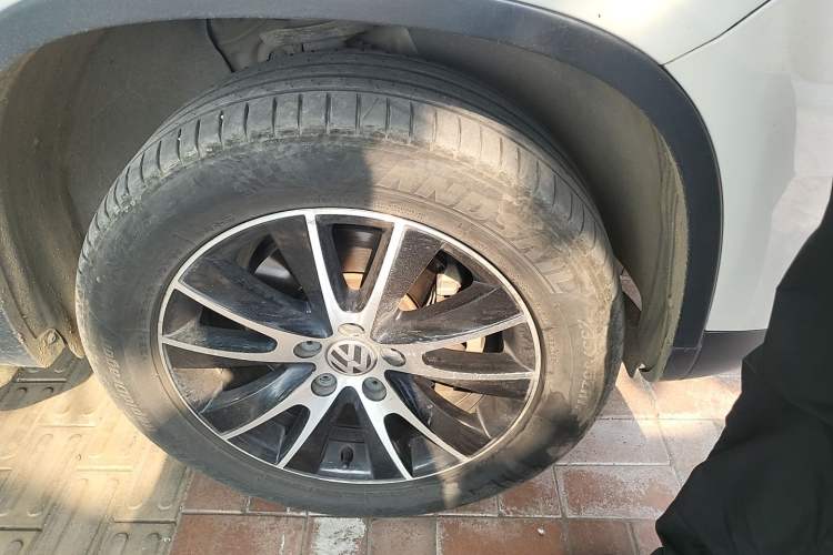 Used Volkswagen Tiguan 2016 300TSI Automatic Two-Wheel Drive Luxury Edition Right Front Wheel Hub