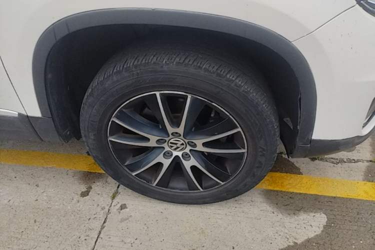 Used Volkswagen Tiguan 2016 300TSI Automatic Two-Wheel Drive Luxury Edition Right Front Wheel Hub